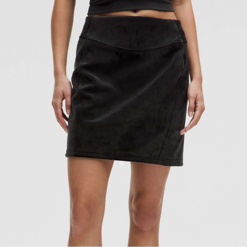 NWT Lululemon Scuba High-Rise Mini Skirt Velvet size Medium in Black